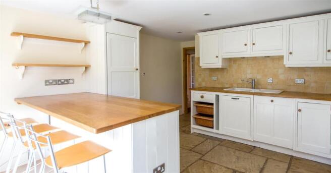Kitchen 1.jpg