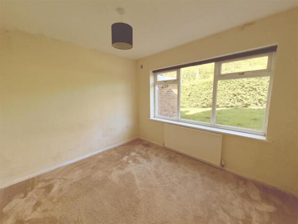 4 bed House for sale Image 11