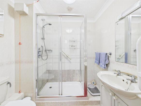 2 bed Apartment for sale Image 9