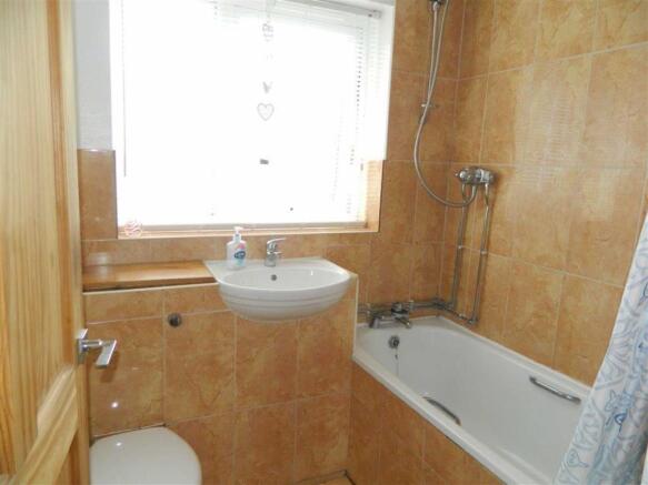 FAMILY BATHROOM