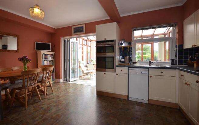 Spacious Kitchen/Dining Room