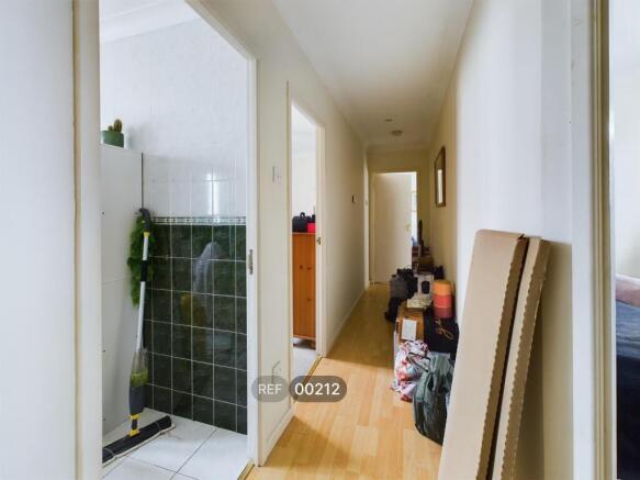 2 bed Apartment to rent Image 4