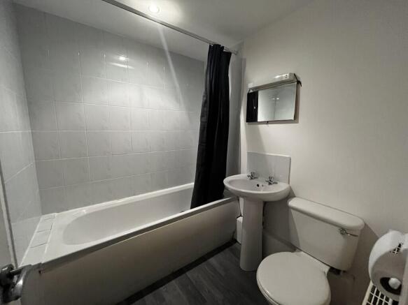 2 bed Ground Flat to rent Image 8