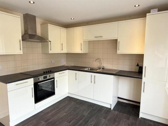 3 bed End of Terrace to rent Image 5