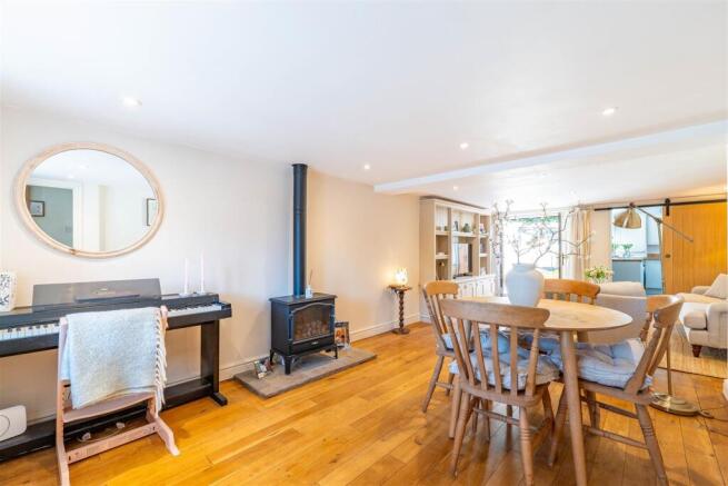 Lounge/Dining Room