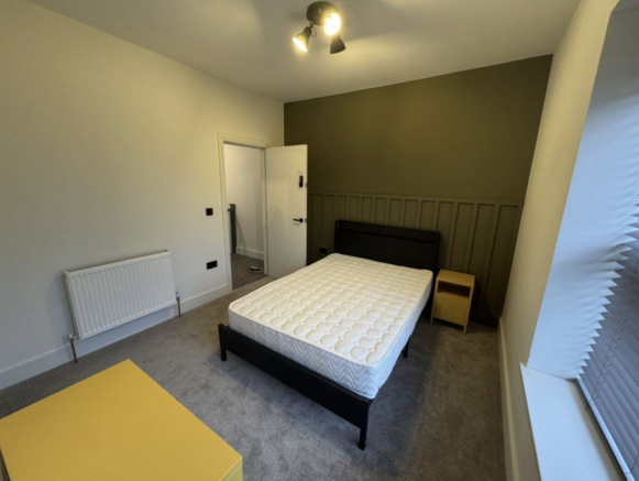 4 bed House to rent Image 9