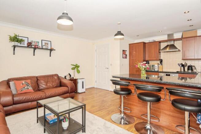 LIVING ROOM/KITCHEN DINER