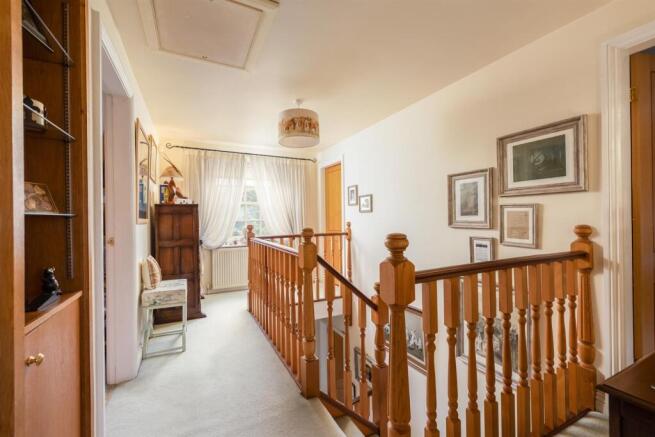 4 bed House for sale Image 7