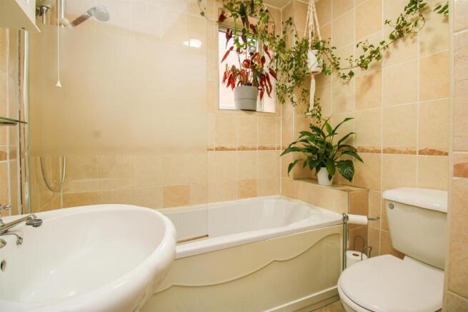 3 bed Town House for sale Image 8