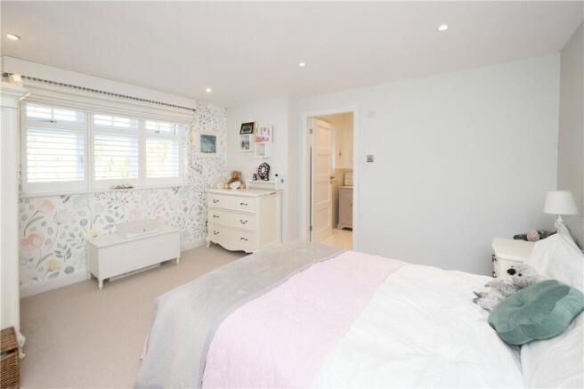 6 bed Detached for sale Image 11