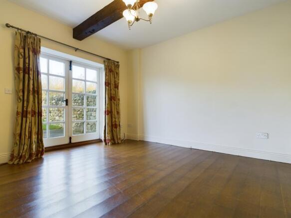 5 bed Semi-Detached to rent Image 9