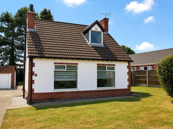 2-bed bungalow on Old Mill Lane, Forest Town, Mansfield, Nottinghamshire, NG19, £200,000