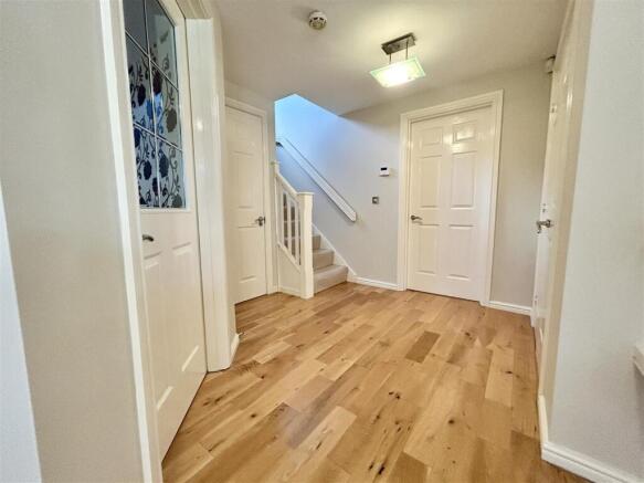 4 bed Detached for sale Image 11