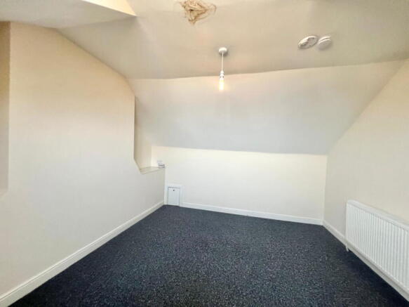 2 bed Terraced to rent Image 8