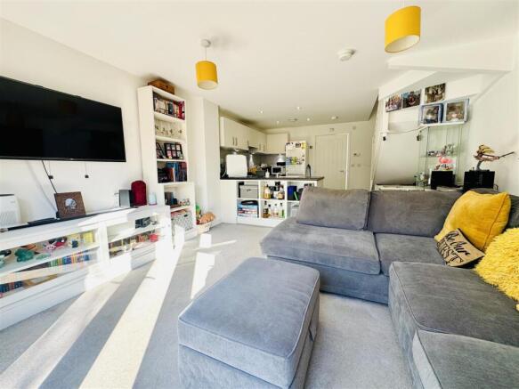OPEN PLAN LIVING/KITCHEN SPACE: