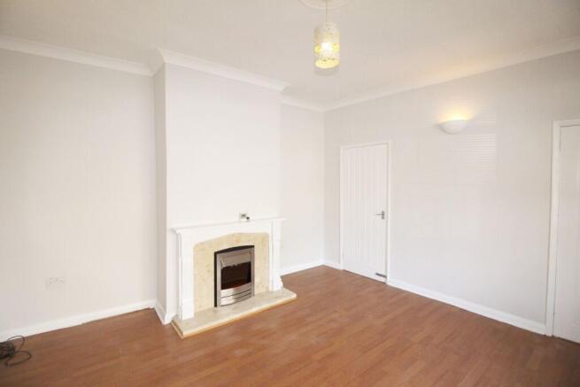 2 bed Terraced to rent Image 3