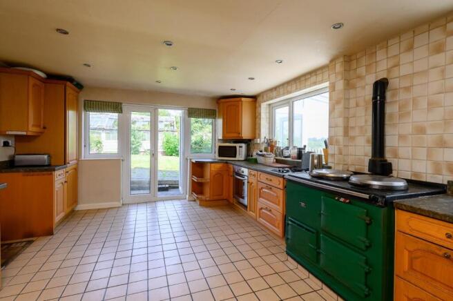 5 bed House for sale Image 6