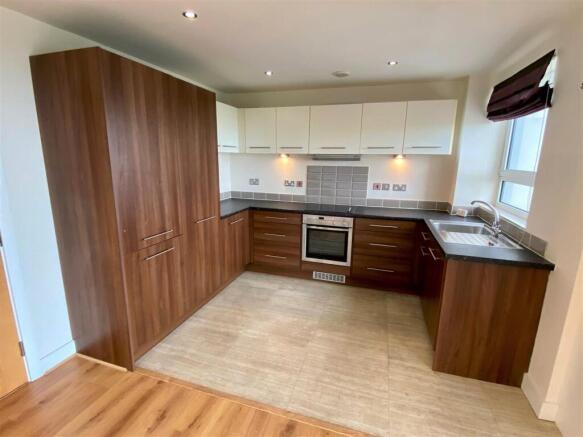 4 Whitewater Apartments Kitchen