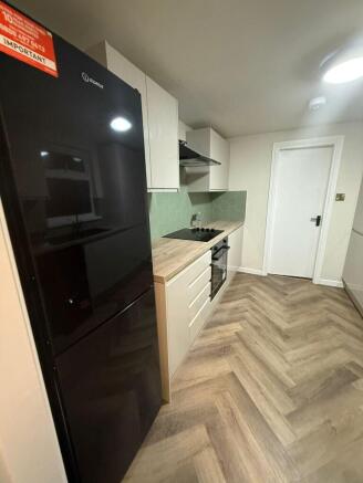 4 bed House to rent Image 8