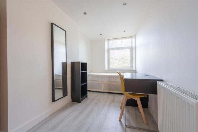3 bed Terraced to rent Image 8