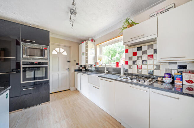 38-682378aa0aeda-...