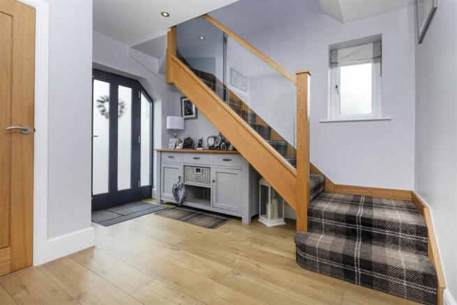 5 bed Detached for sale Image 6