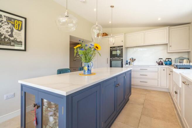 KITCHEN/LIVING AREA