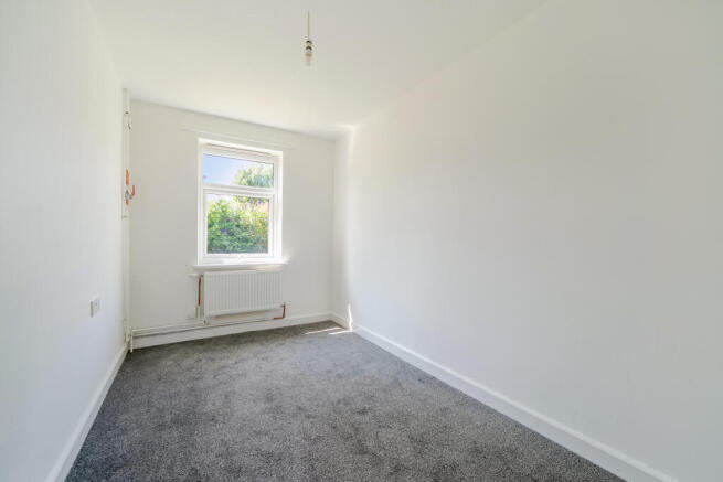 1 bed Ground Flat to rent Image 4