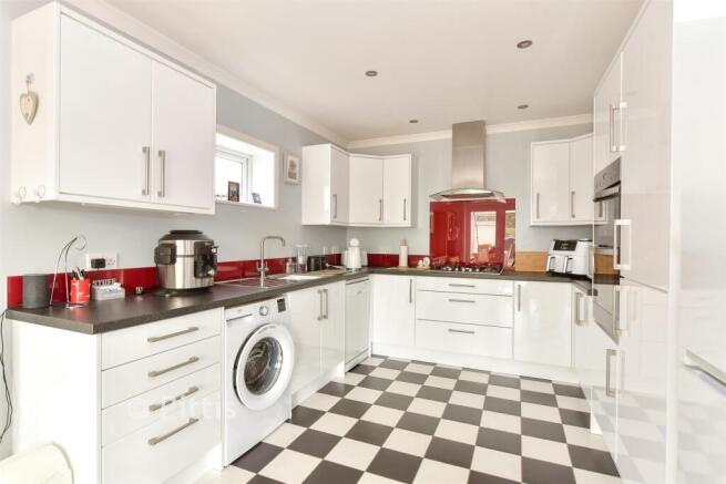 Kitchen/ Dining Room