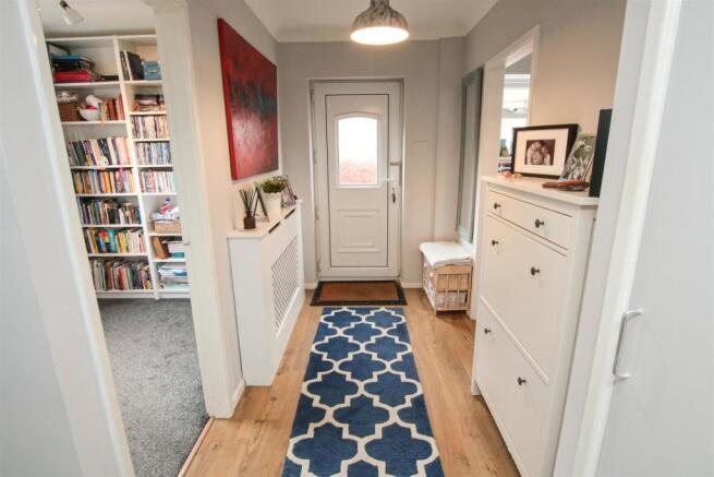 LARGE SIDE HALL