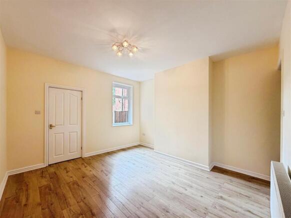 3 bed Terraced for sale Image 4