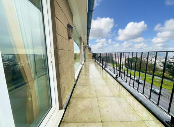 4 bed Apartment for sale Image 11