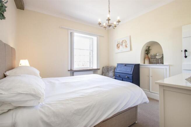 Bed1.jpg