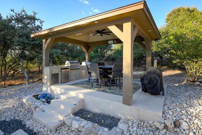 Outdoor Kitchen 