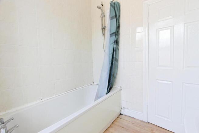 4 bed House for sale Image 10