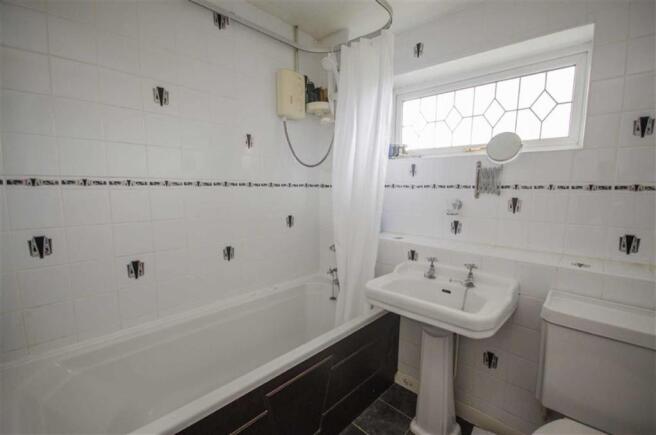 FAMILY BATHROOM