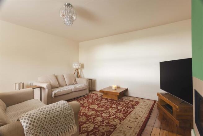 4 bed Detached for sale Image 10