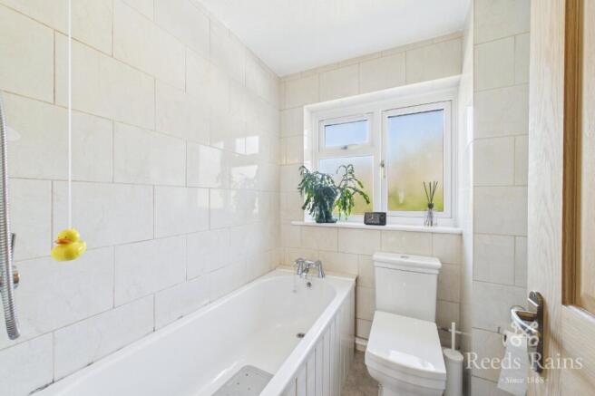 5 bed Semi-Detached for sale Image 7