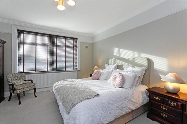 4 bed Detached for sale Image 9