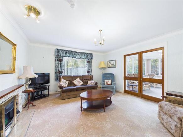 Sitting Room & Dining Area