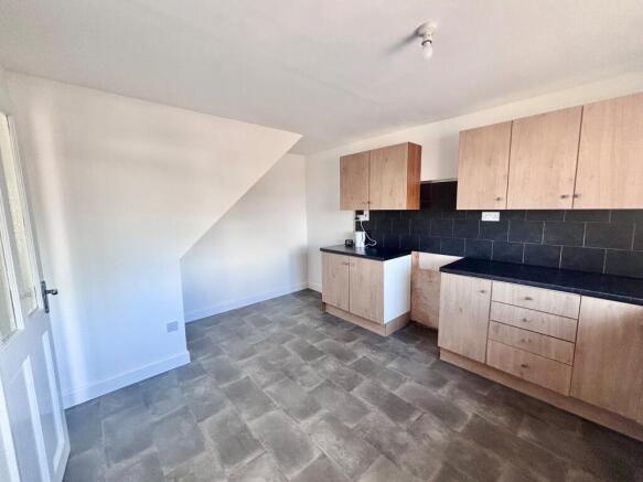 3 bed House to rent Image 4