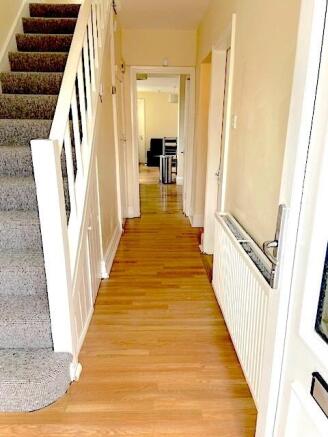 Bright entrance hallway with wood-effect floori...