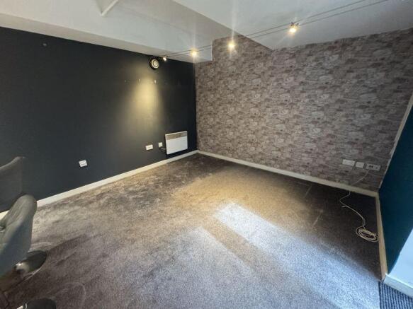 2 bed Flat for sale Image 7