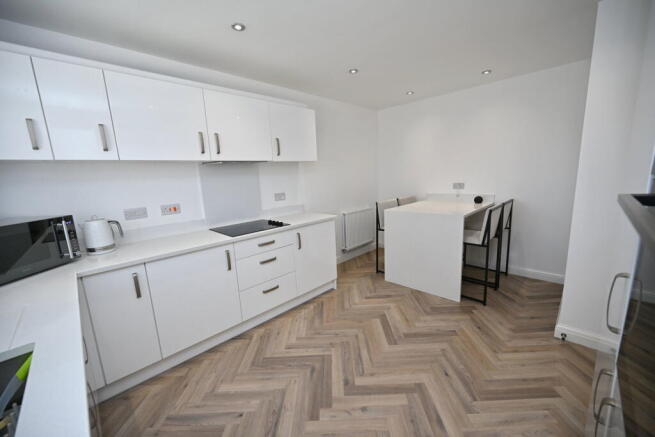 3 bed Semi-Detached for sale Image 4