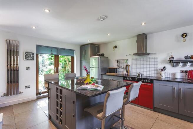 Living Kitchen/Dining Room