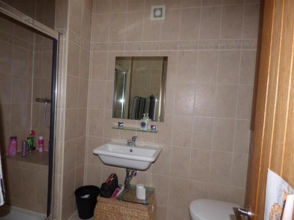 EN SUITE.JPG