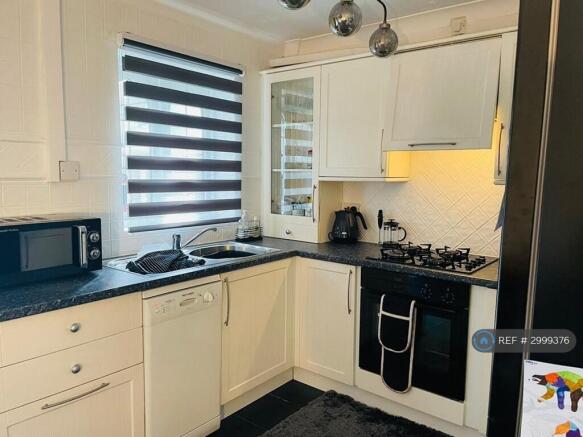 3 bed Semi-Detached to rent Image 6