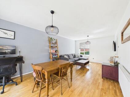Aylsham Drive, Ickenham, UB10