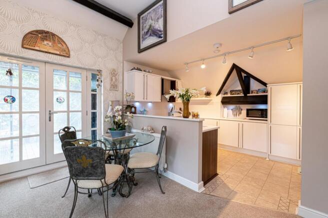 Lounge/Dining Room