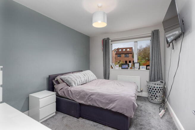5 bed Detached for sale Image 8